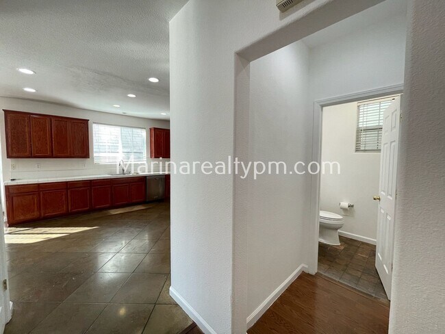 Building Photo - 5 Bedroom 2.5 Bath Two Story House