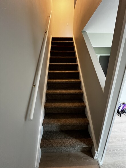 Stairs - 56 Suncrest Dr