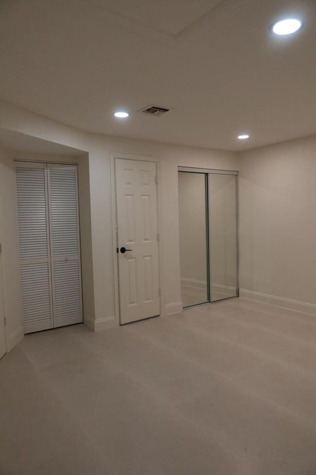 Building Photo - 2630 SW 49th Ct