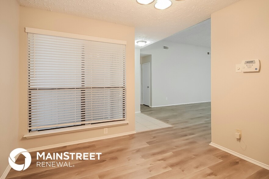 Building Photo - 7003 Oakmantle Dr