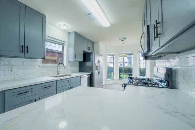 Building Photo - 8826 Fondren Village Dr