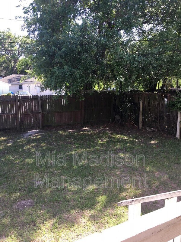 Building Photo - 1203 E Henry St