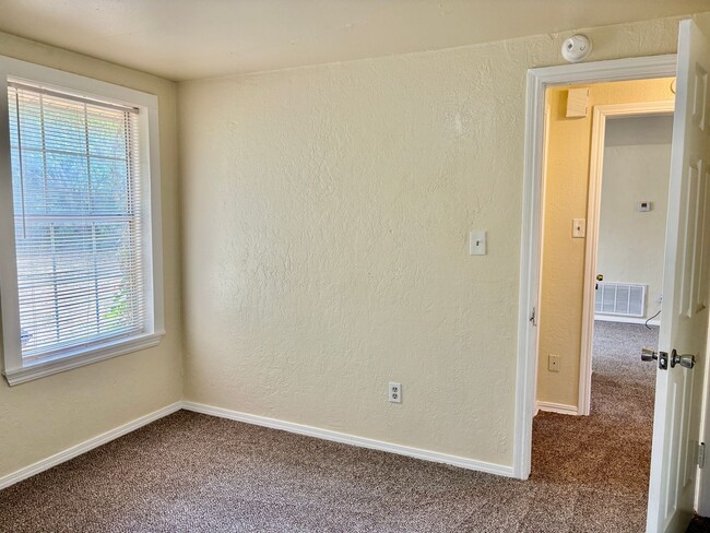 Building Photo - 3152 SW 39th St