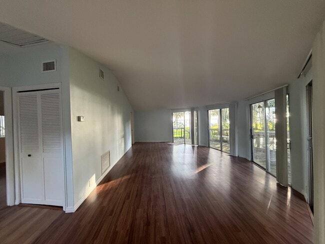 Building Photo - 6410 San Jose Blvd W