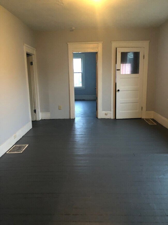 Building Photo - 3317 Trowbridge Ave