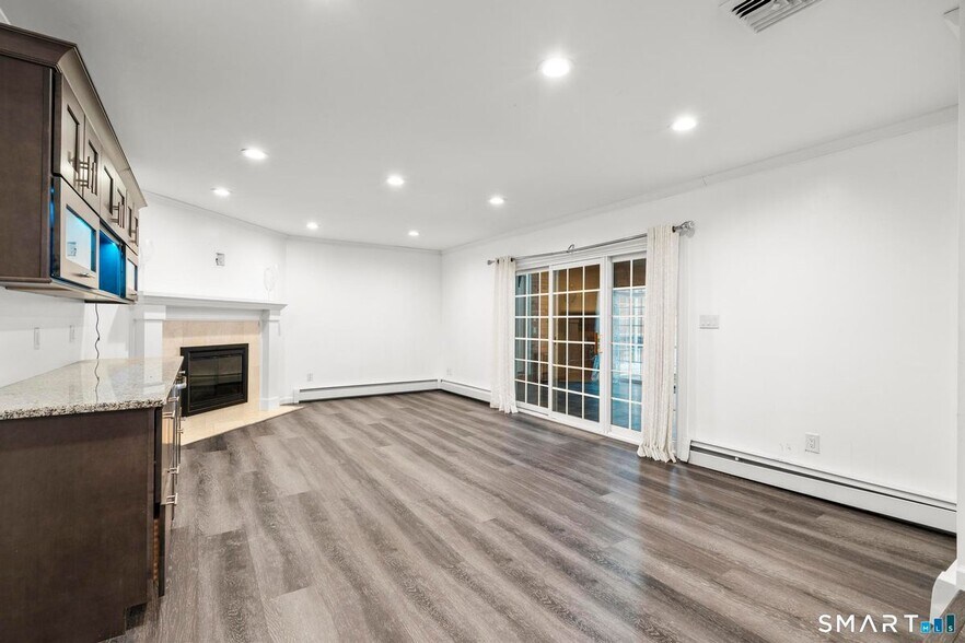 Building Photo - 125 Birchwood Dr