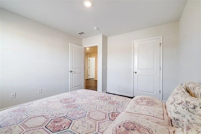 Building Photo - 248 Caribbean Village Dr