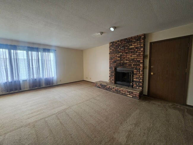 Building Photo - 1008 Bridgit Ct SE