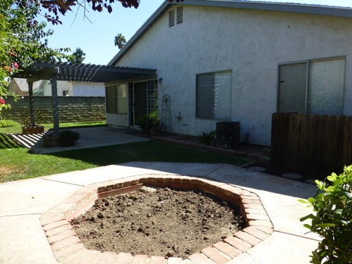 Building Photo - Tempo Tract Community 3 Bedroom Rental Hom...