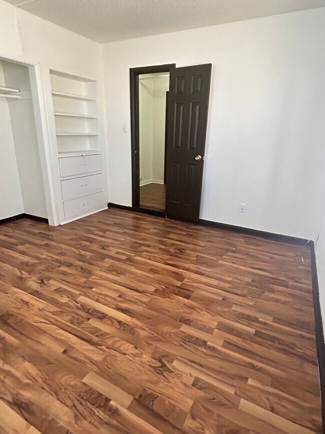 Building Photo - 3362 SW Brendan Ave