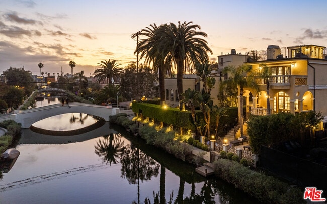 Building Photo - 405 Sherman Canal