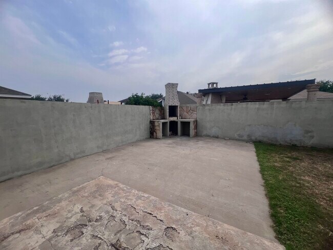 Building Photo - 11110 Revilla Dr