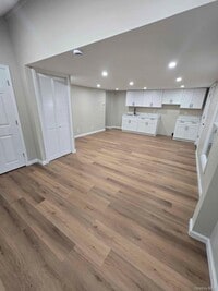 Building Photo - 993 N Quaker Ln