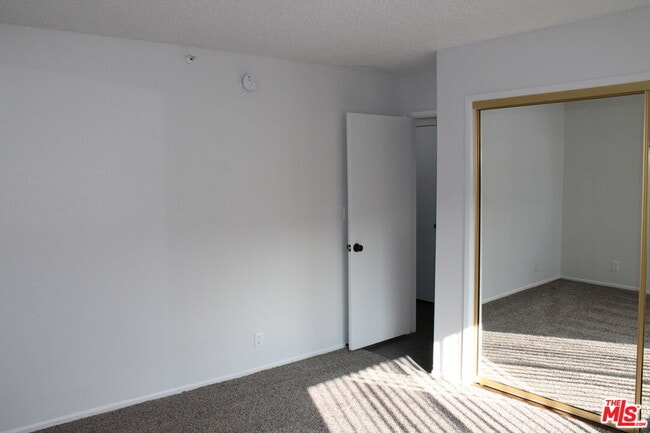 Building Photo - 12100 Birch Ave