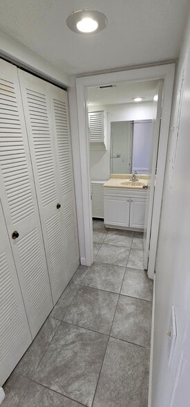 Building Photo - 1017 NW 124th Ave