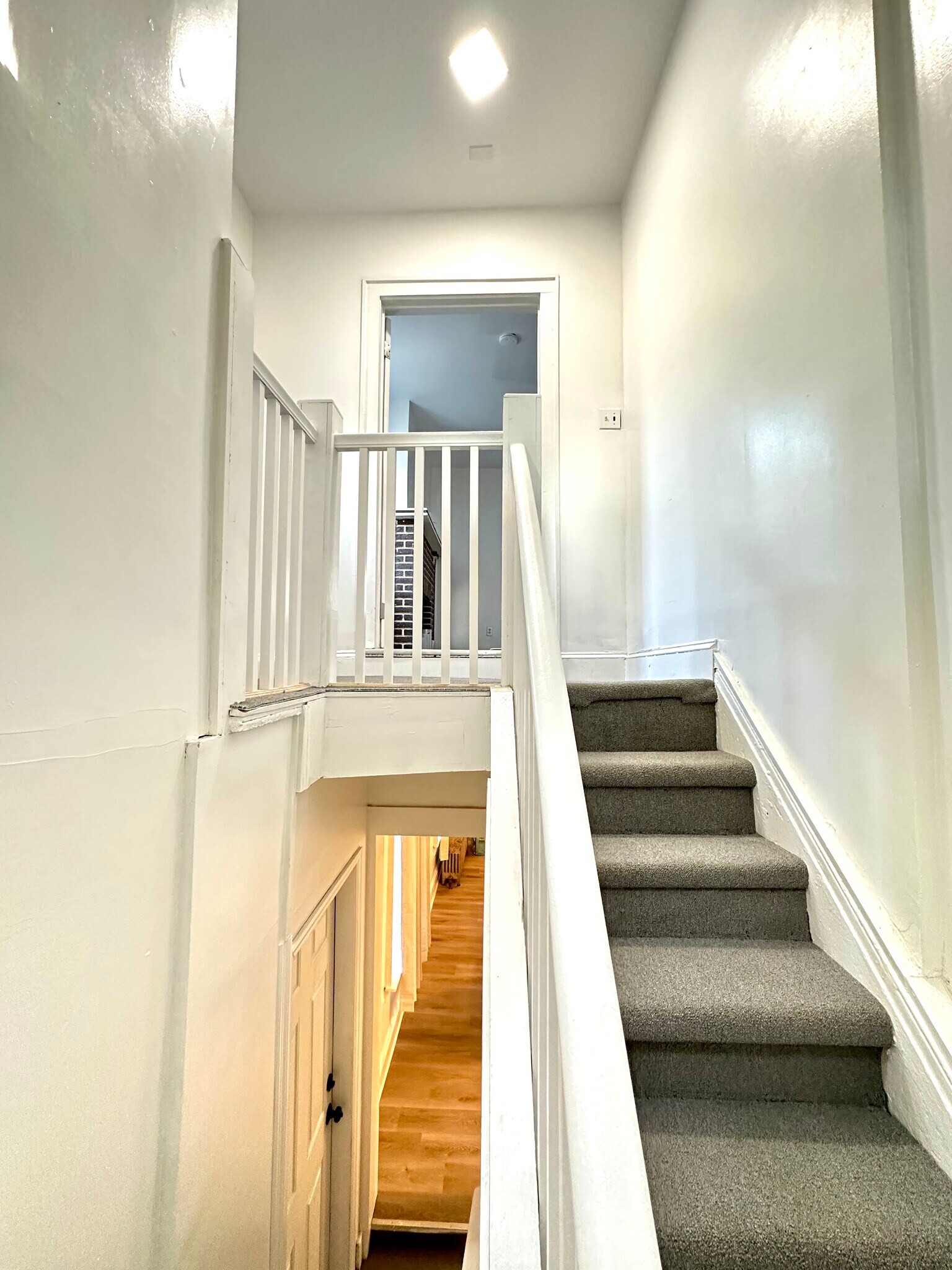 Building Photo - 48 Maple Ave