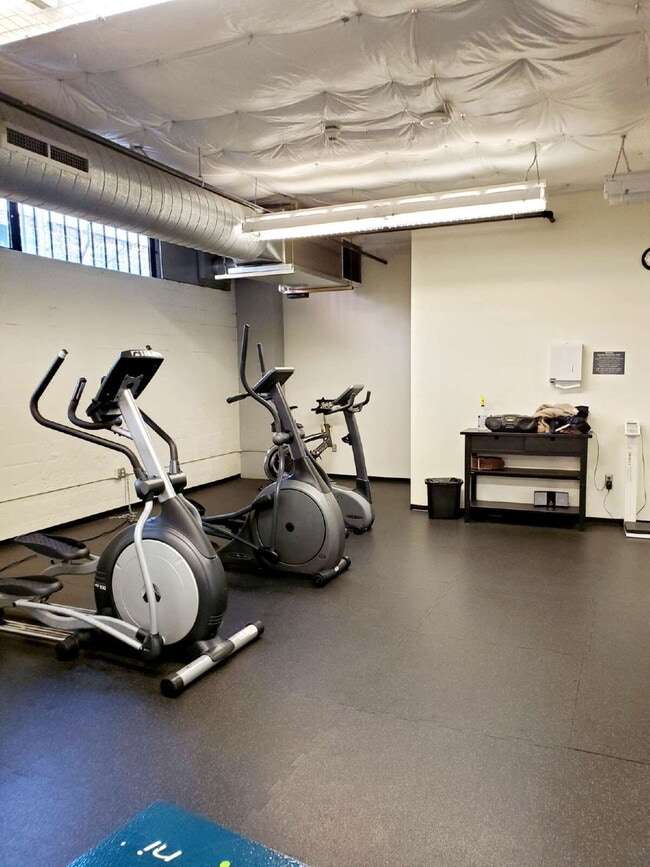 Building Photo - 1400 NW Irving St