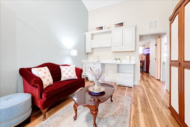Building Photo - "ALL UTILITIES INCLUDED & Fully Furnished! Stunning 4-Bed, 3-Bath Townhome in Haines City"