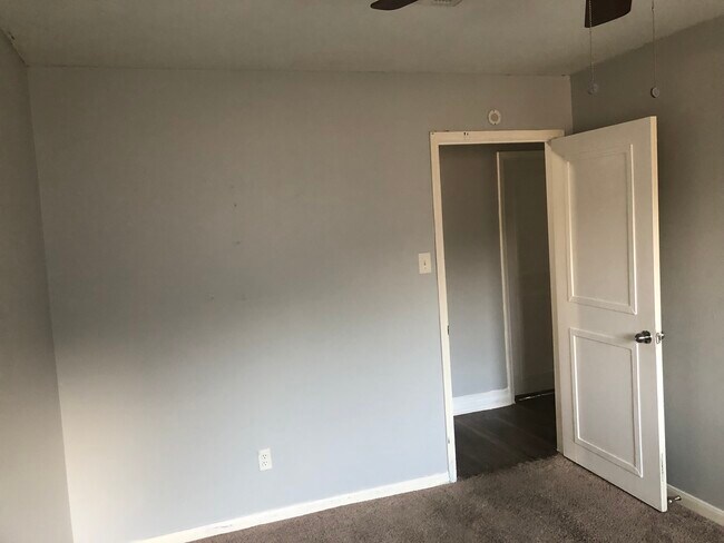 Building Photo - 10915 Gatlinburg Dr