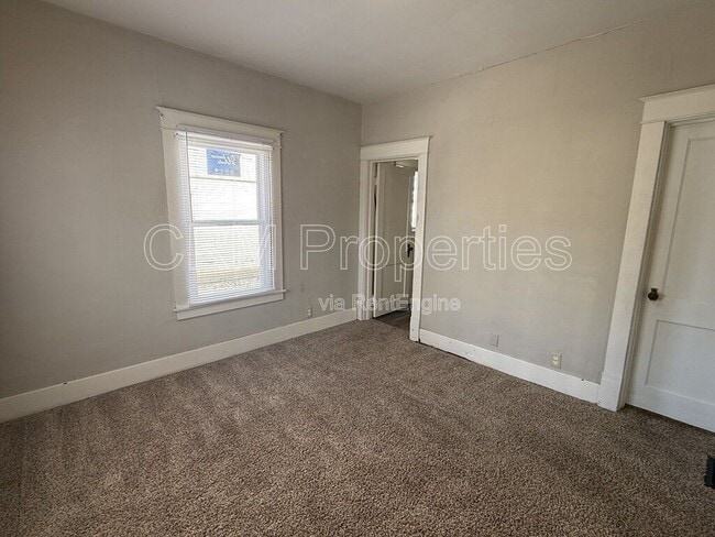 Building Photo - 310 N Lindsay St