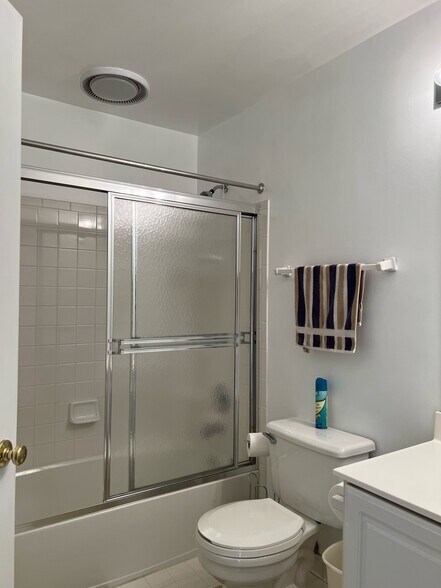 Building Photo - 945 Harrison Cir