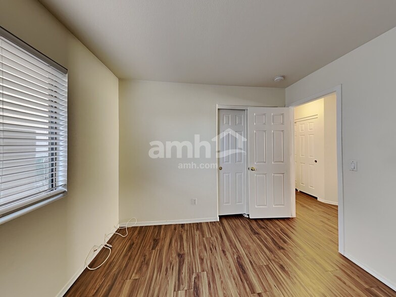 Building Photo - 2037 N 107th Dr