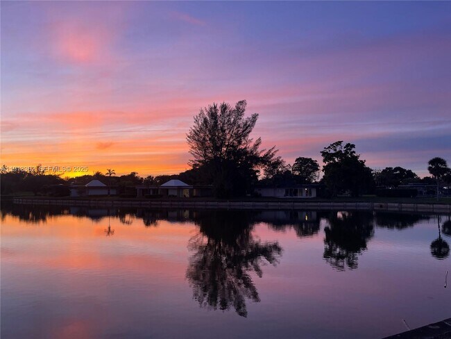 Building Photo - 4511 King Palm Dr