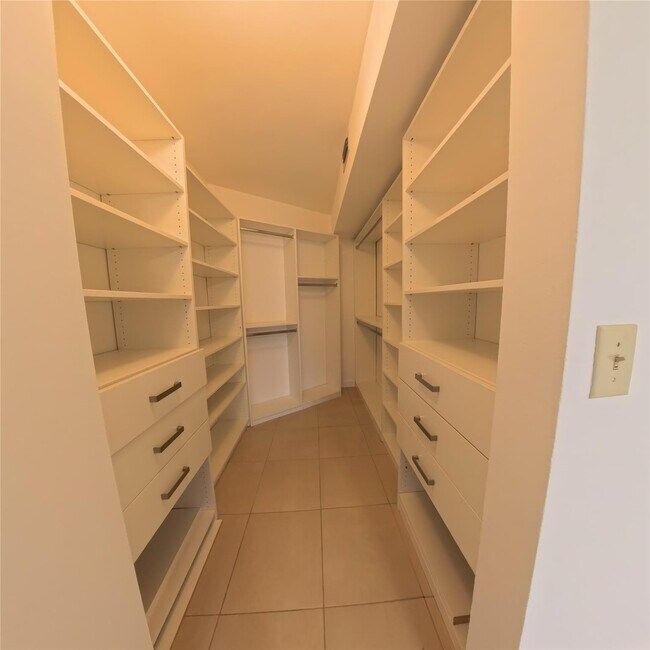 Building Photo - 9166 W Atlantic Blvd