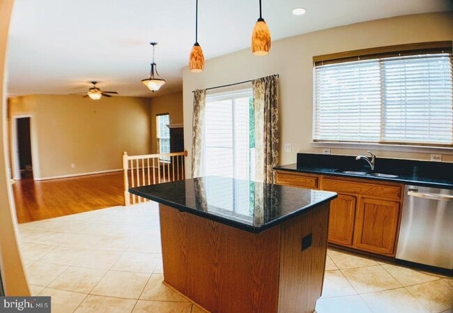 Building Photo - 21 Warwick Way