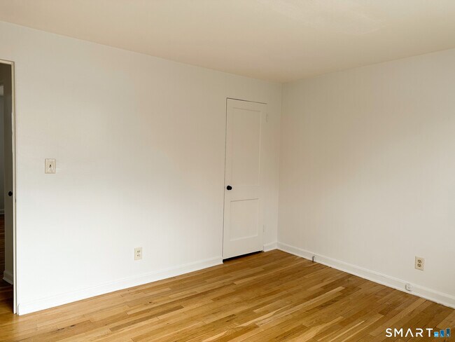 Building Photo - 52 Arnold Way