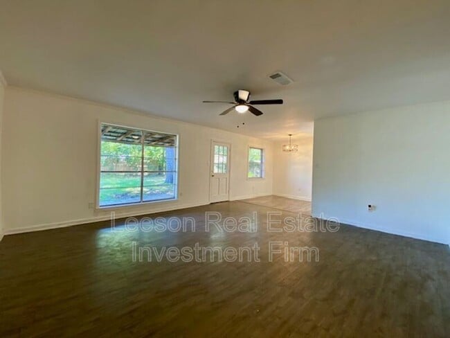 Building Photo - 121 Tooke Dr