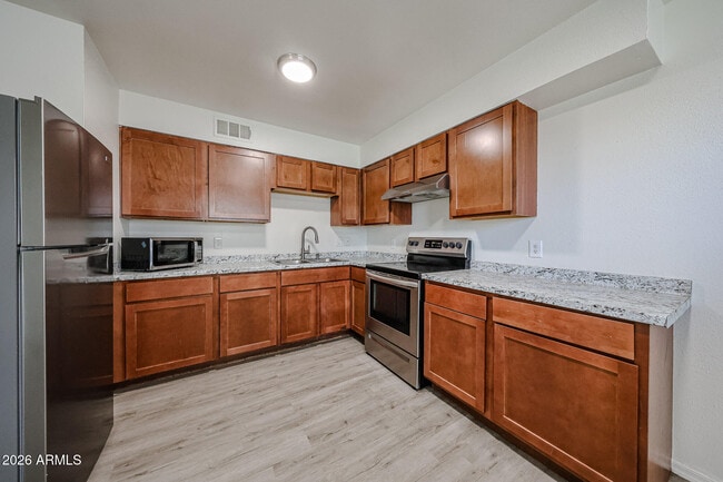 Building Photo - 2226 W Heatherbrae Dr