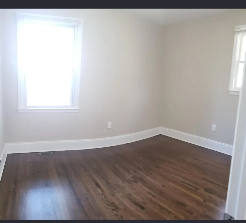 Building Photo - 3119 Eastwood Dr