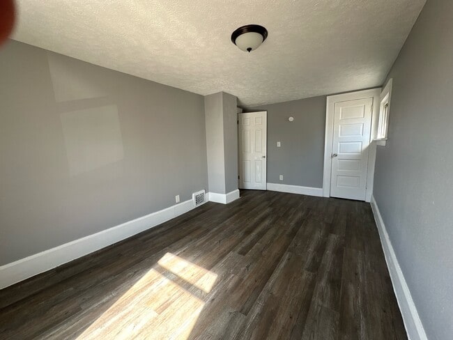 Building Photo - 2411 Indiana Way NE