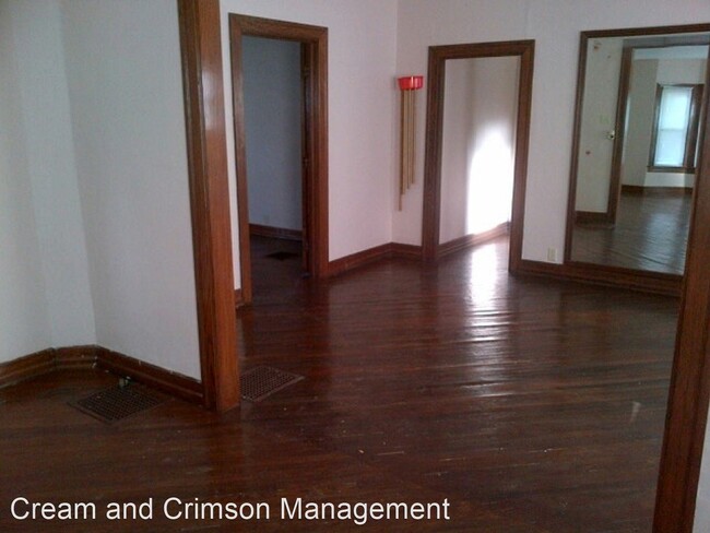 Building Photo - 4 br, 2.5 bath House - 800 North Lincoln