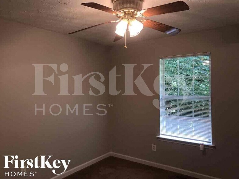Building Photo - 5036 Balus Dr