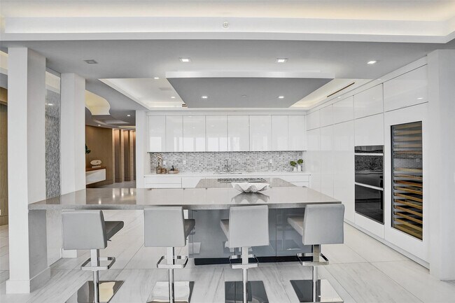 Building Photo - 701 N Fort Lauderdale Beach Blvd