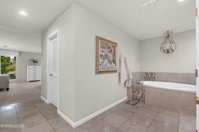 Building Photo - 4953 Lakeridge Terrace W