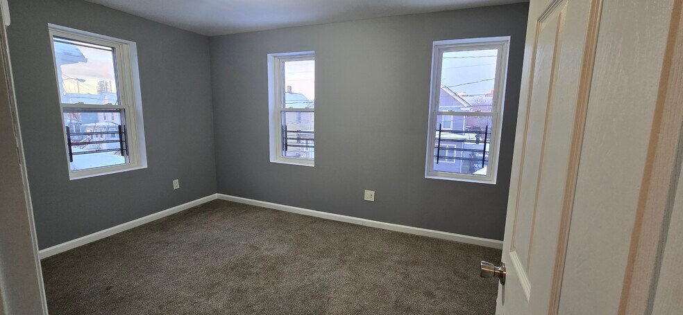 Building Photo - 46 Capitol St