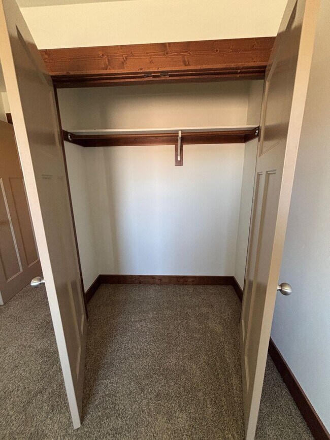 Building Photo - FIRST MONTH'S RENT 1/2 PRICE!!!