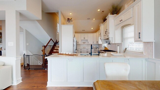 Building Photo - 404 21st St S