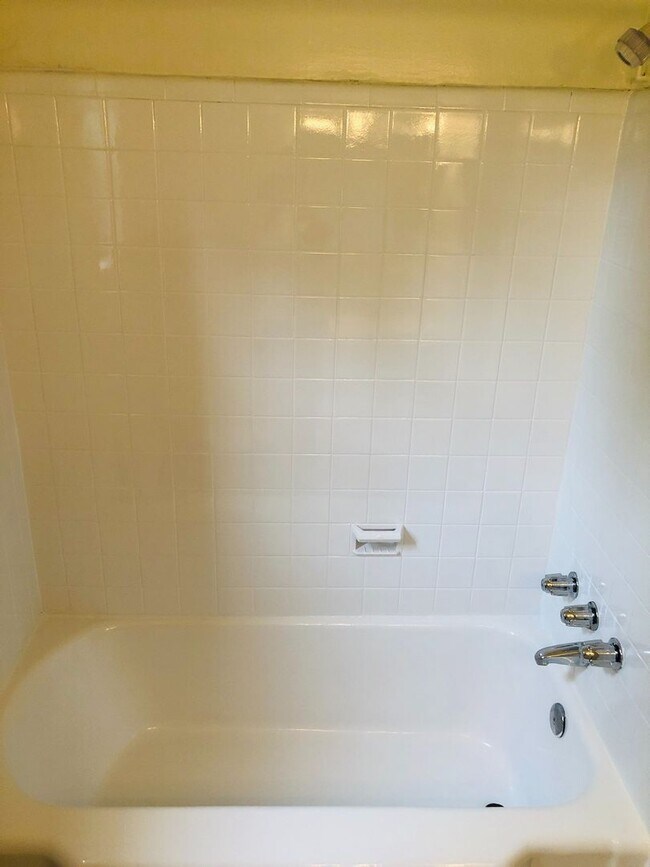 Building Photo - Adorable 3 bdrm/1.5 bath Home on a Corner Lot Across From Belmont Golf Course in Lakeside!