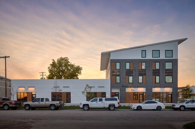 Building Photo - 345 N 23rd St