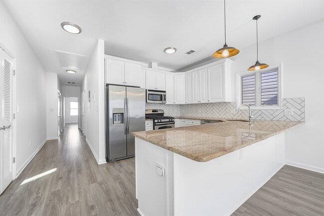 Building Photo - 62 Hutton St