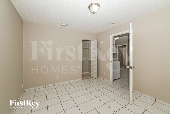 Building Photo - 5168 Edgecliff Ave