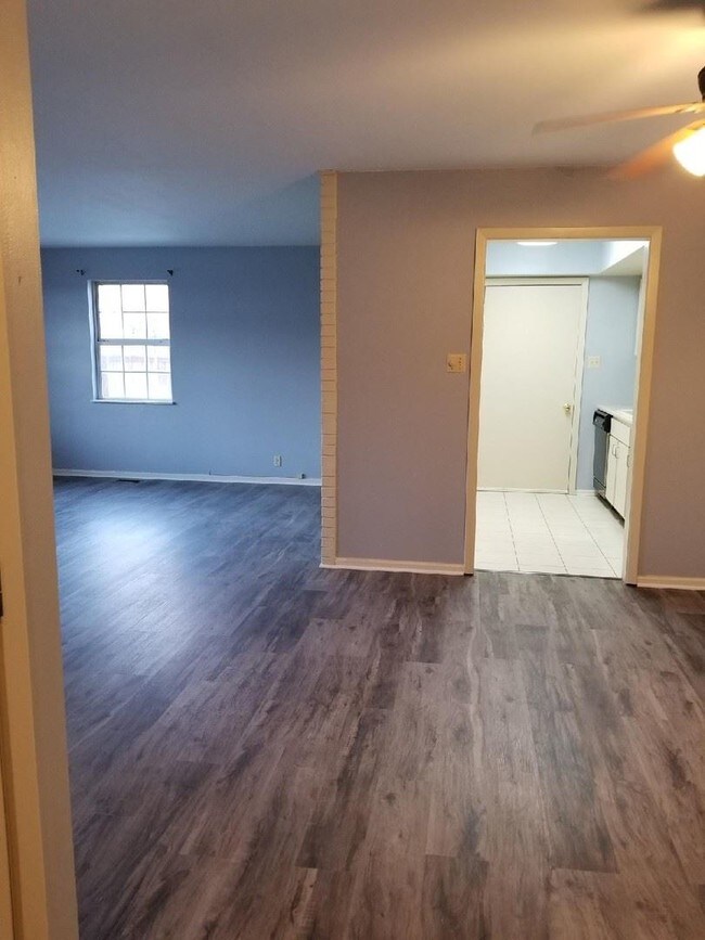 Building Photo - 3 br, 2 bath House - 13 Cresthill Dr. #30