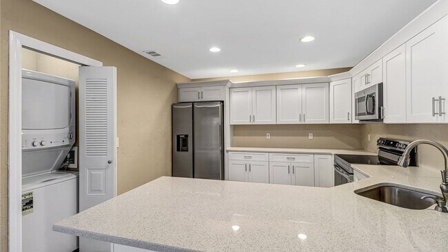 Building Photo - 6310 Royal Woods Dr