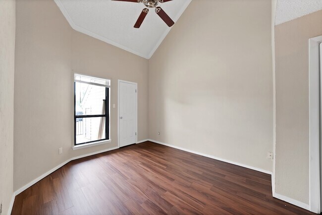 Building Photo - 2428 Forest Brook Ln