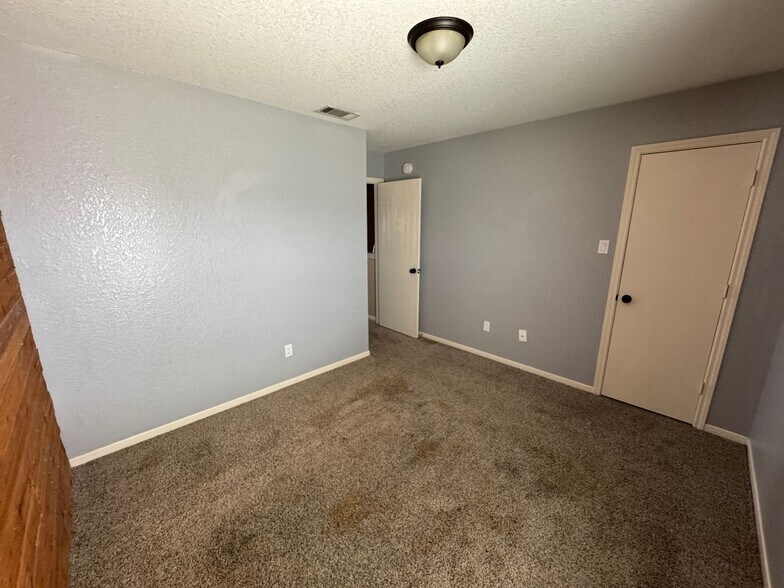 Building Photo - 1607 Dugger Cir