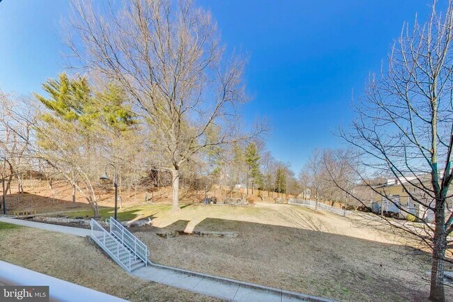 Building Photo - 4139 S Four Mile Run Dr